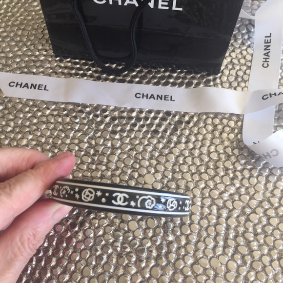 CHANEL Jewelry - VINTAGE CHANEL LOGO BRACELET💝HP